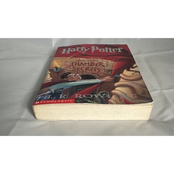 Harry Potter and The Chamber of Secrets -Paper back JK Rowling 9780439064873 - Picture 4 of 9
